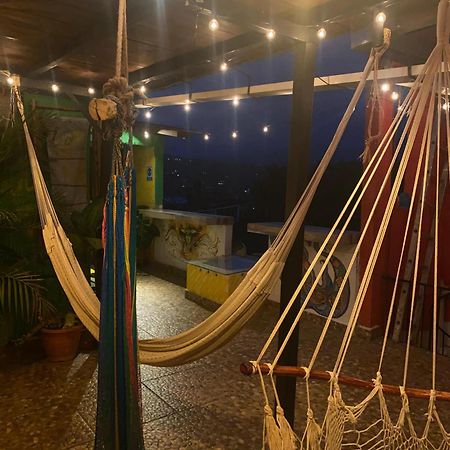Hostal El Alebrije Valle de Bravo Exterior photo