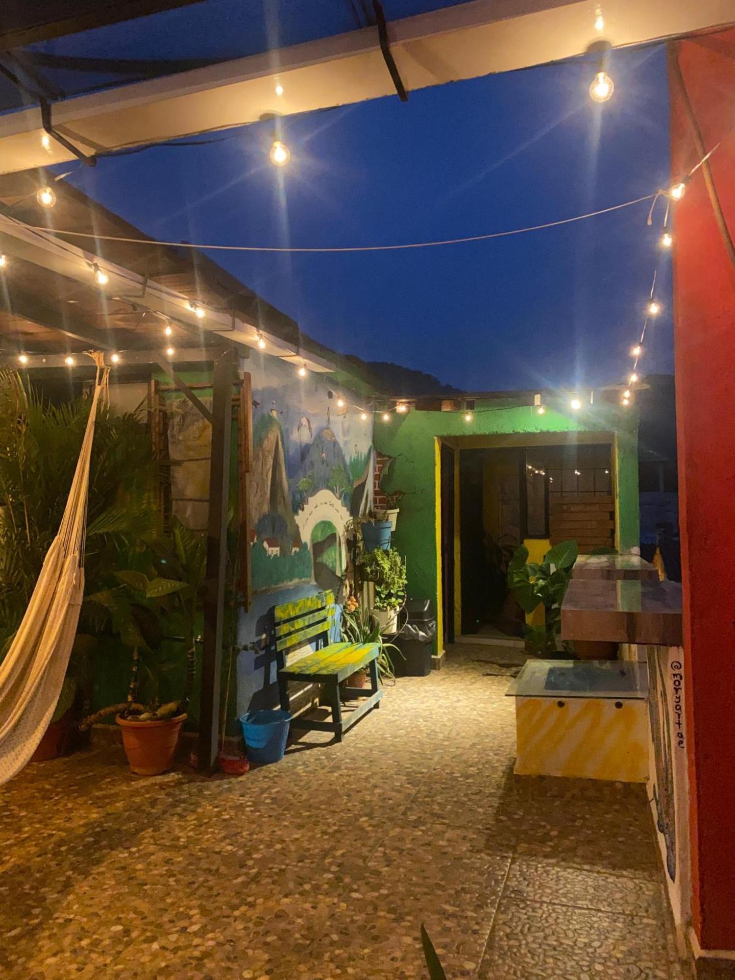 Hostal El Alebrije Valle de Bravo Exterior photo